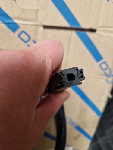 SCHÜCO 244298-Glazing Gasket- 5 metre