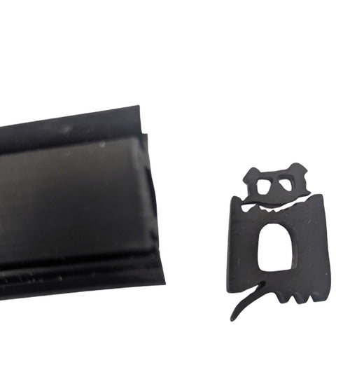 Close-up detail shot of the gasket's cross-sectional profile and texture, showing the precise dimensions and sealing surface design for architectural glazing applications