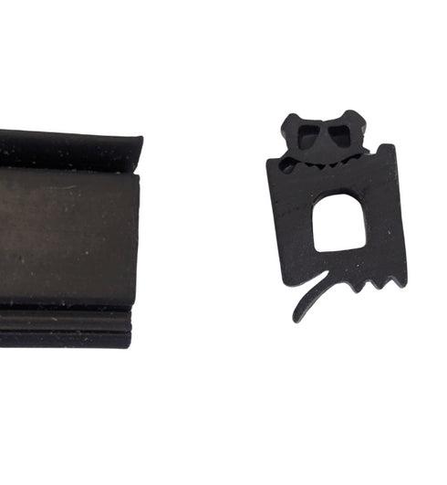 Close-up detail shot of the gasket's cross-sectional profile and texture, showing the precise dimensions and sealing surface design for architectural glazing applications