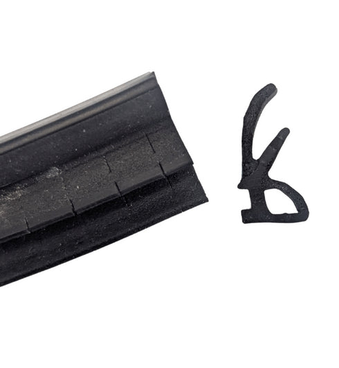 Close-up detail shot of the gasket's cross-sectional profile and texture, showing the precise dimensions and sealing surface design for architectural glazing applications