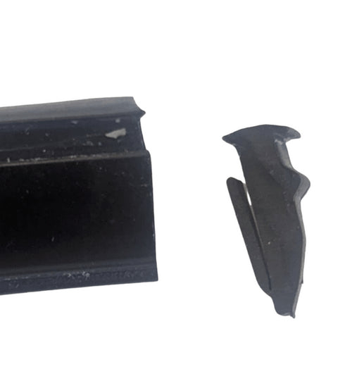 Close-up detail shot of the gasket's cross-sectional profile and texture, showing the precise dimensions and sealing surface design for architectural glazing applications