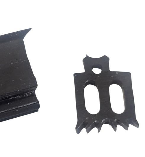 Close-up detail shot of the gasket's cross-sectional profile and texture, showing the precise dimensions and sealing surface design for architectural glazing applications