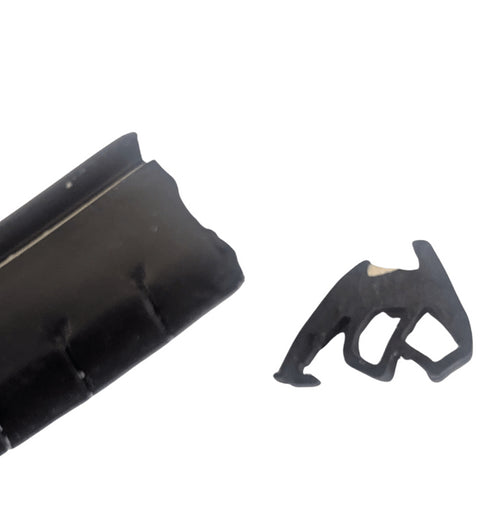 Close-up detail shot of the gasket's cross-sectional profile and texture, showing the precise dimensions and sealing surface design for architectural glazing applications