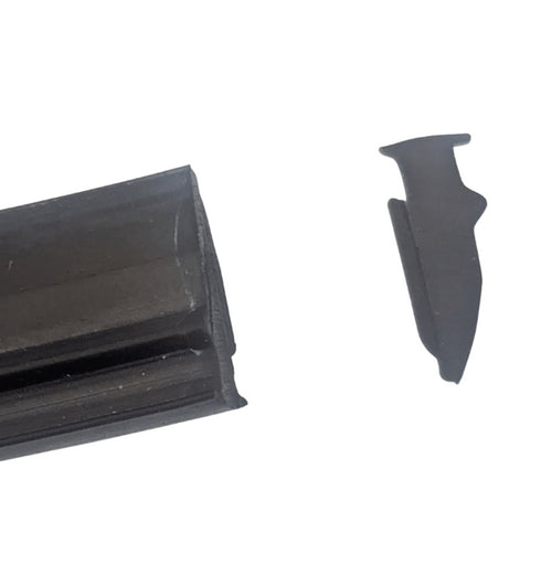 Close-up detail shot of the gasket's cross-sectional profile and texture, showing the precise dimensions and sealing surface design for architectural glazing applications